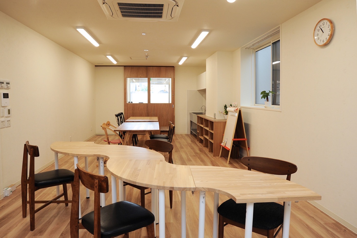 WorkshopRNCの多世代共生スペース。誰もが集えるダイニング